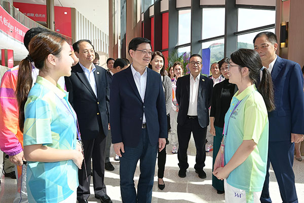 行政长官到访杭州亚运会马术场馆