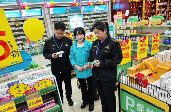 和硕县市场监督管理局开展元旦期间食品药品安全节前检查